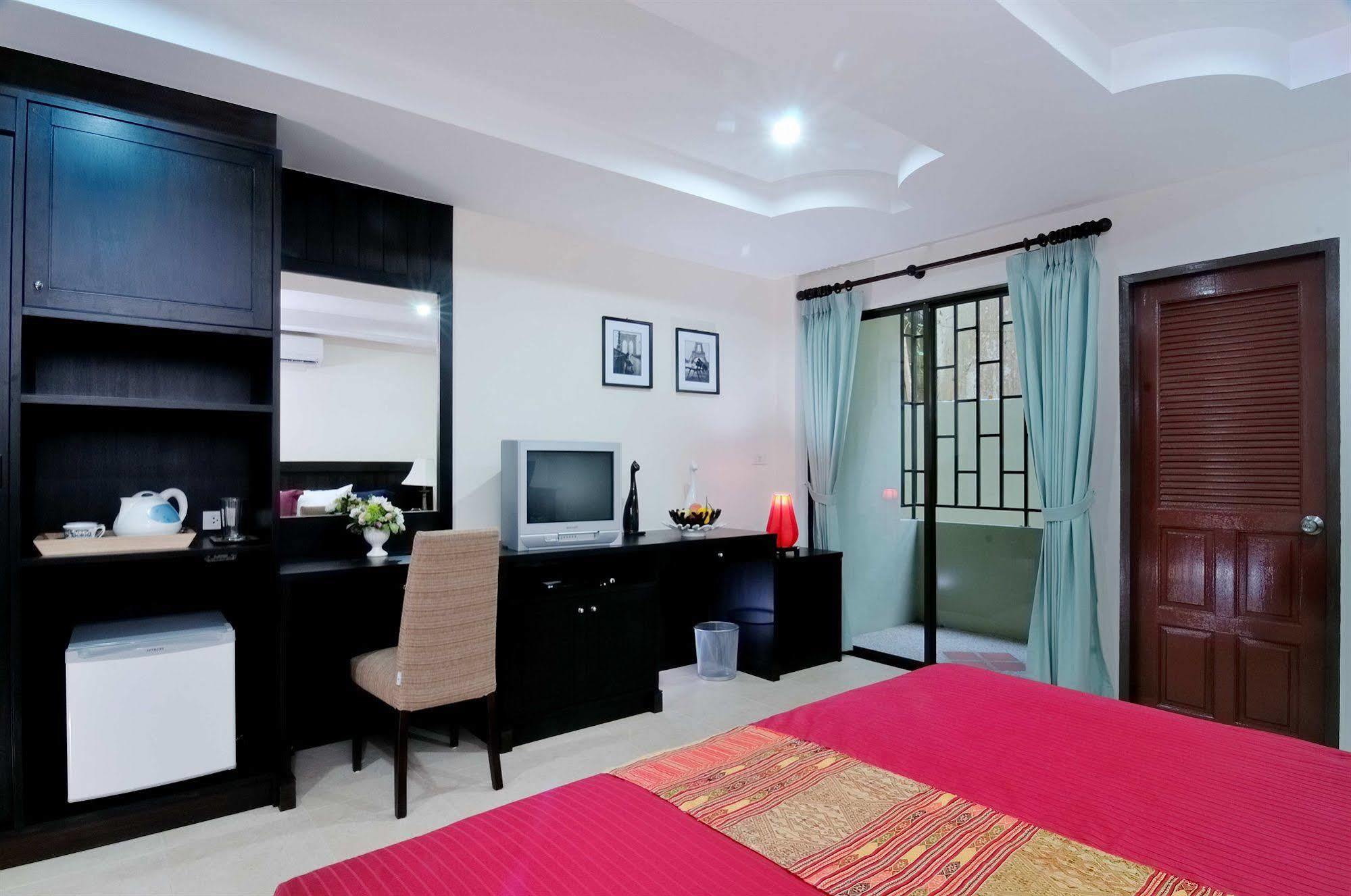 Hill Side Patong Hotel Exterior photo